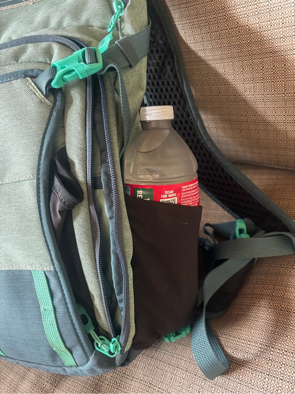 Dakine Women’s Green Canvas Backpack with Teal Accents 14 liter - Picture 15 of 15